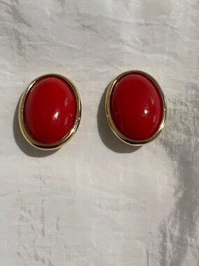 Vintage LCI Liz Claiborne Red Cabochon Clip On Earrings Gold Tone